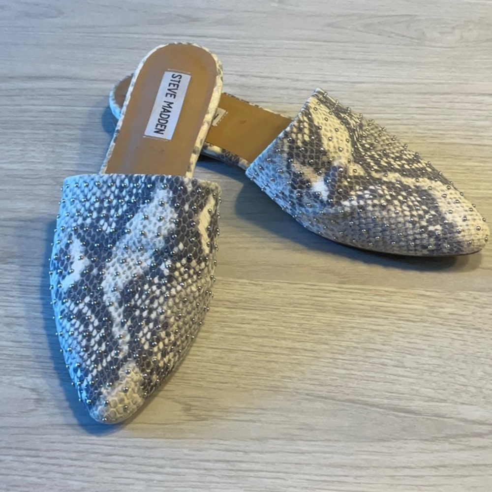 Steve Madden Natural Snakeskin Leather Trace Studded Mule Gray White - Size 7.5M